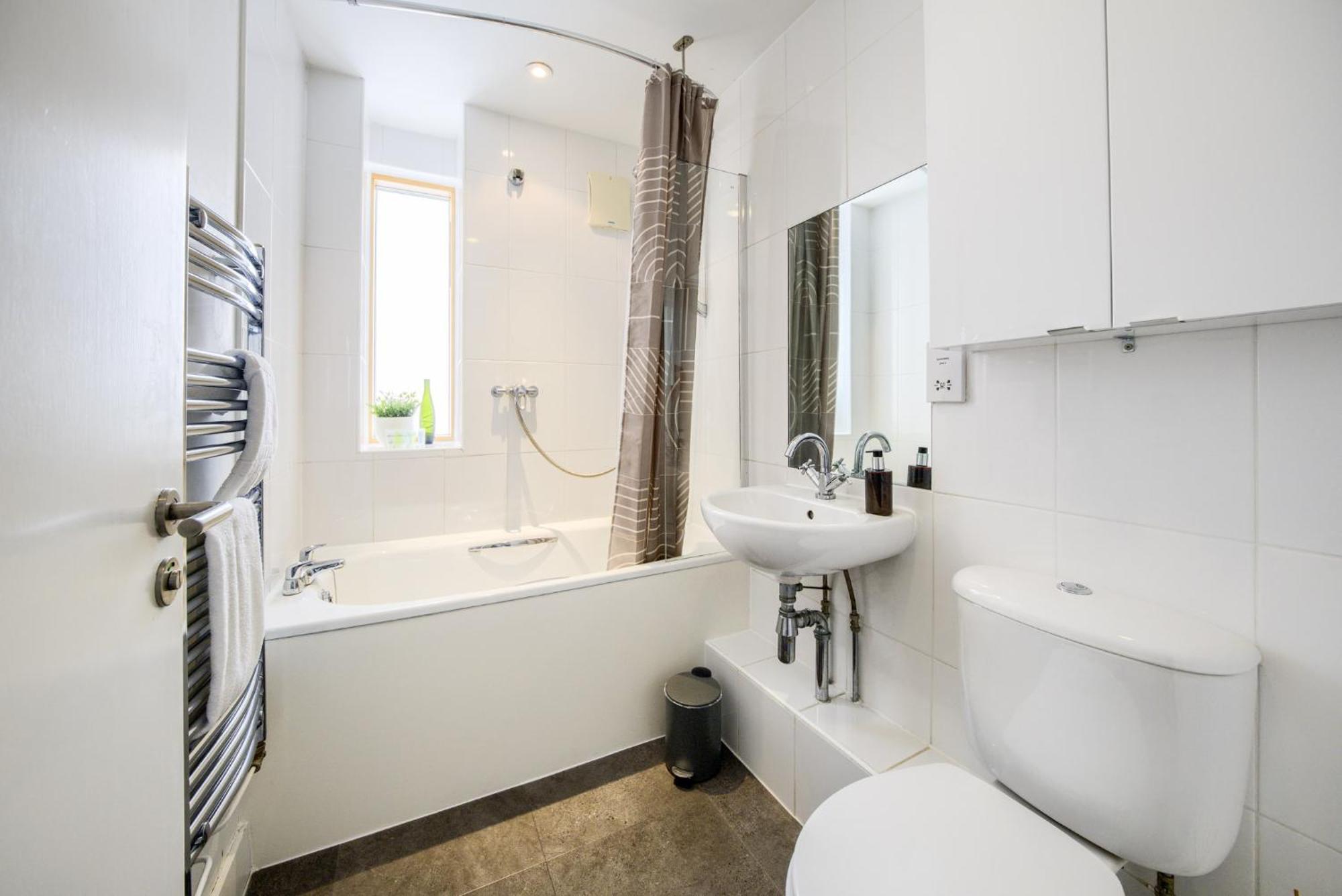 Coventry Large 4-Bed Townhouse By Empower Homes 외부 사진