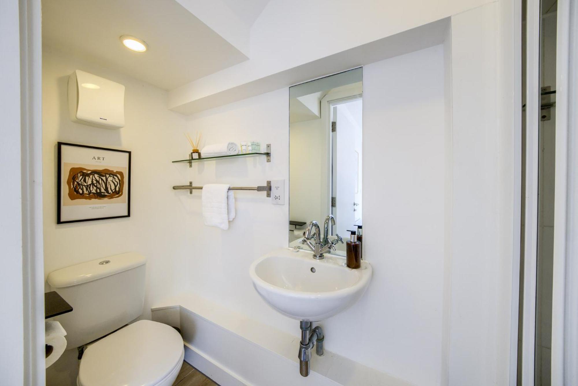Coventry Large 4-Bed Townhouse By Empower Homes 외부 사진