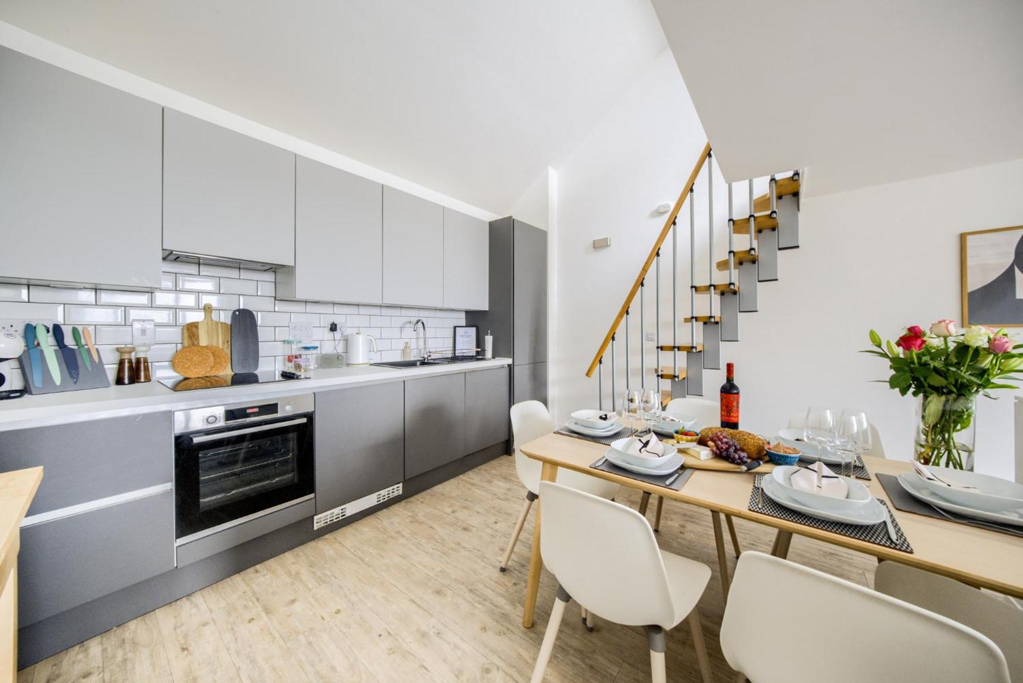 Coventry Large 4-Bed Townhouse By Empower Homes 외부 사진