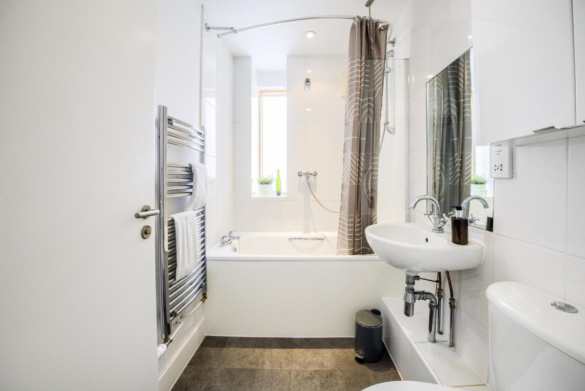 Coventry Large 4-Bed Townhouse By Empower Homes 외부 사진