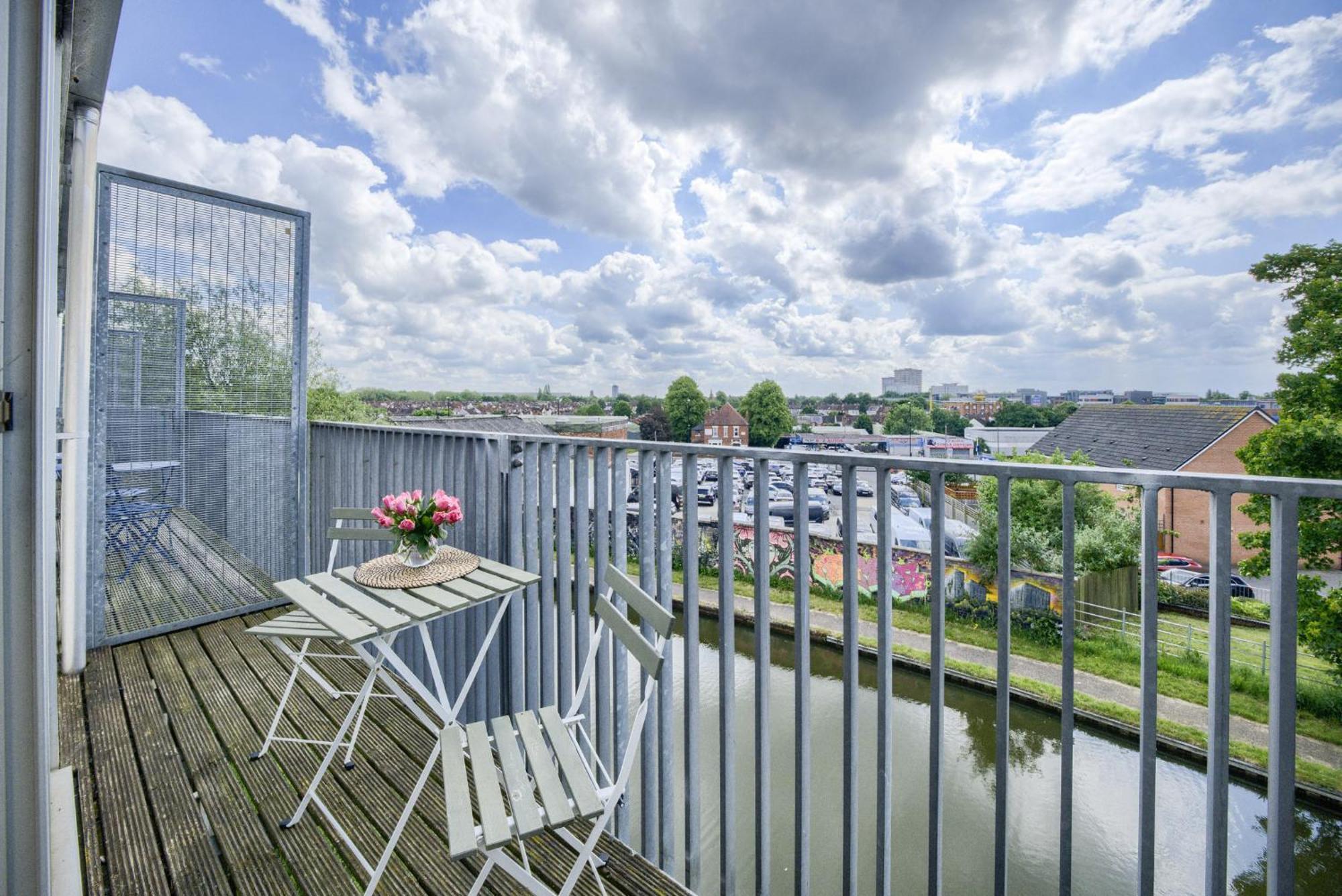 Coventry Large 4-Bed Townhouse By Empower Homes 외부 사진