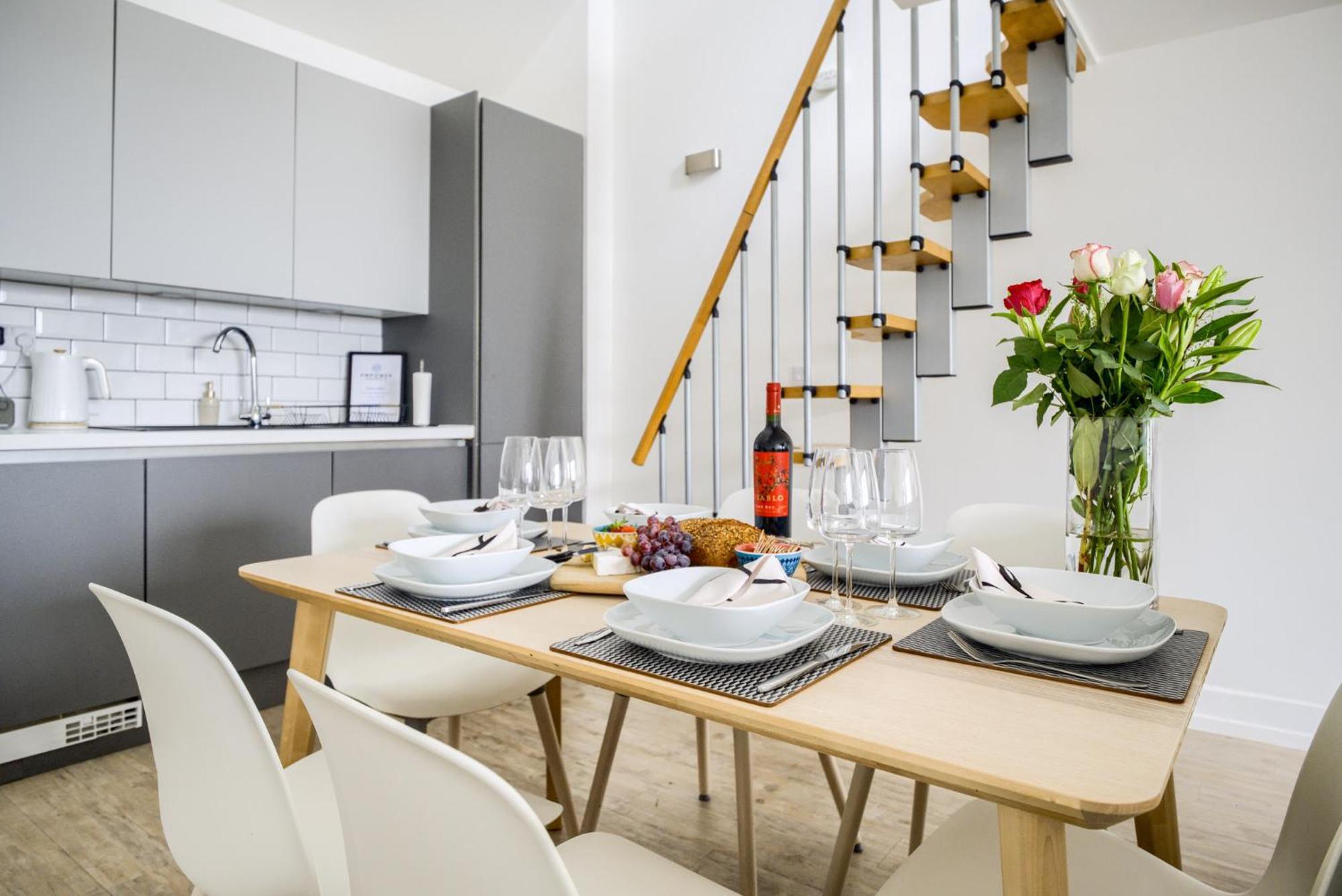 Coventry Large 4-Bed Townhouse By Empower Homes 외부 사진