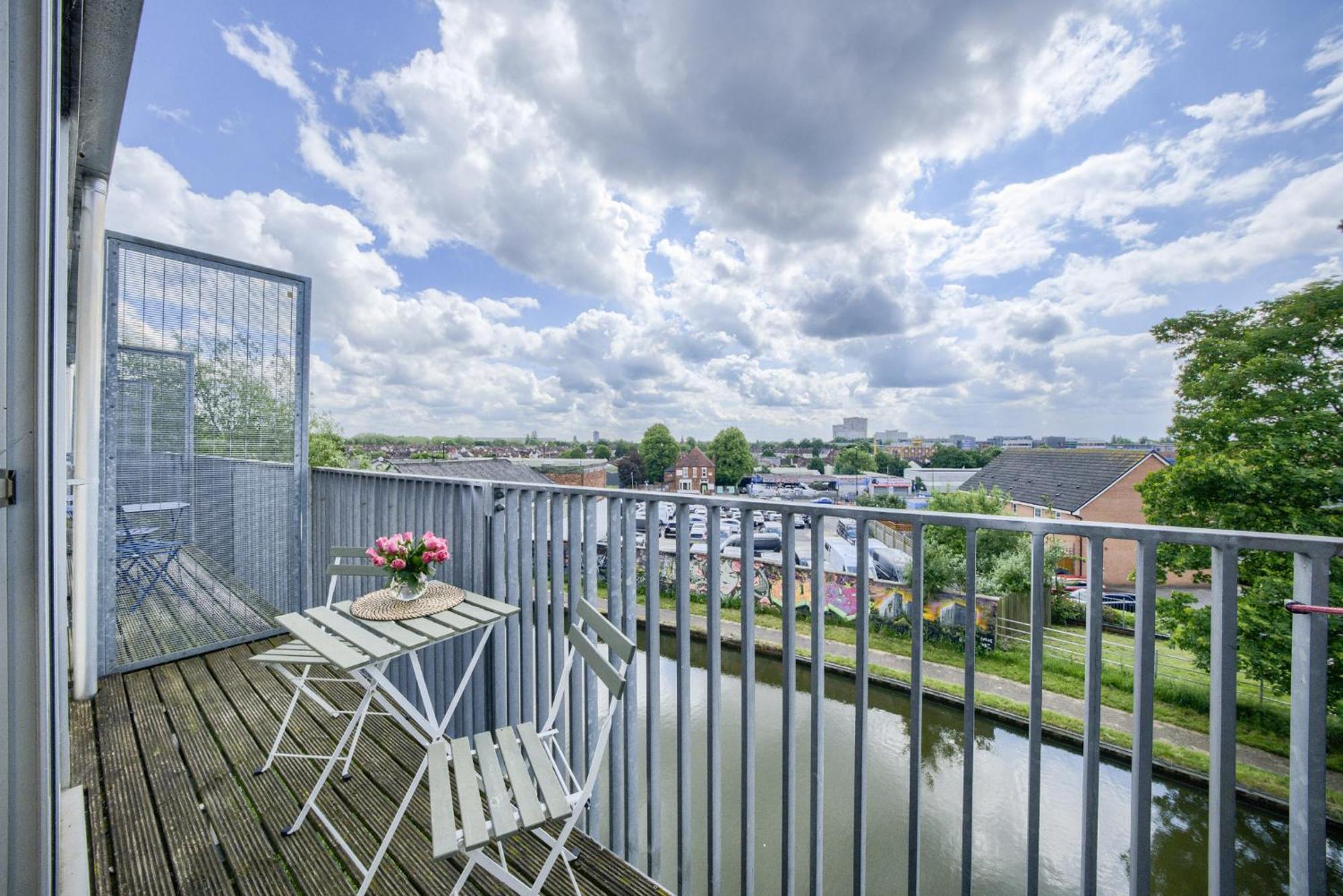 Coventry Large 4-Bed Townhouse By Empower Homes 외부 사진