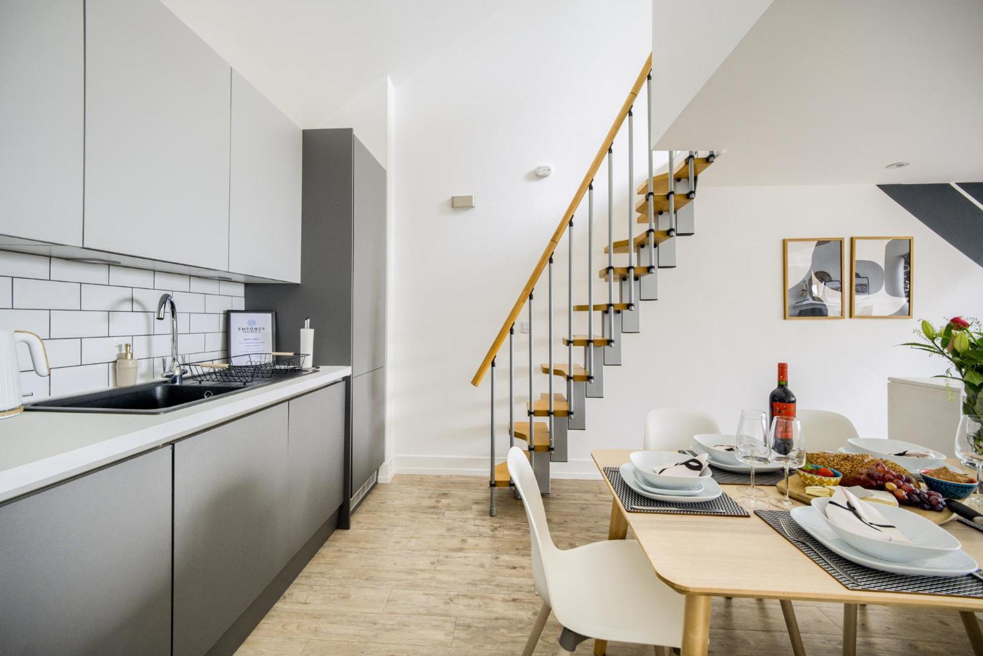 Coventry Large 4-Bed Townhouse By Empower Homes 외부 사진