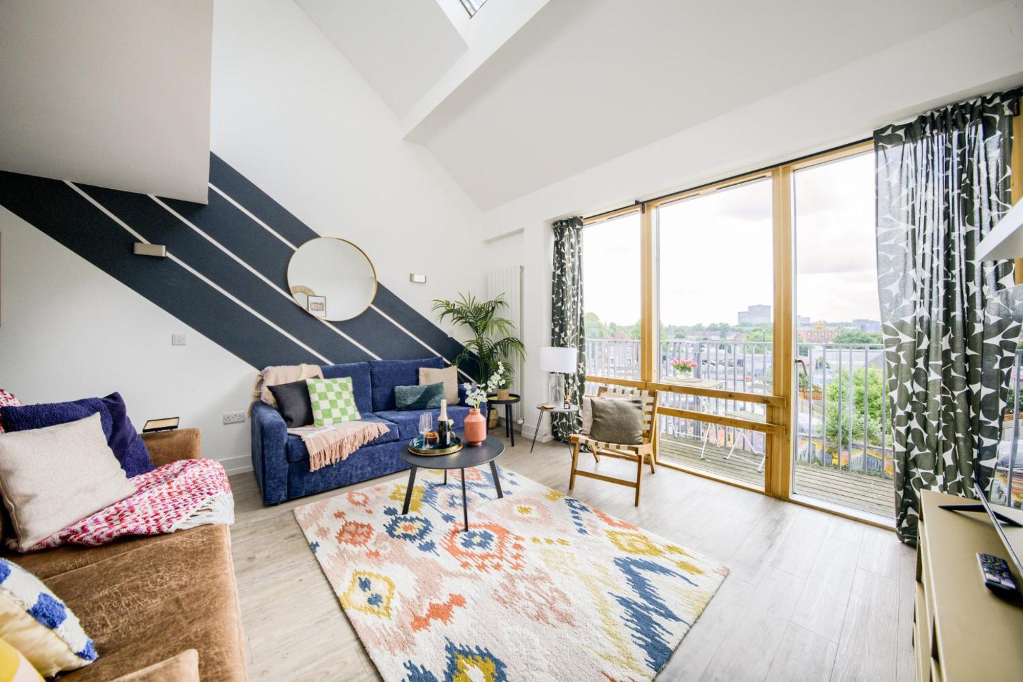 Coventry Large 4-Bed Townhouse By Empower Homes 외부 사진