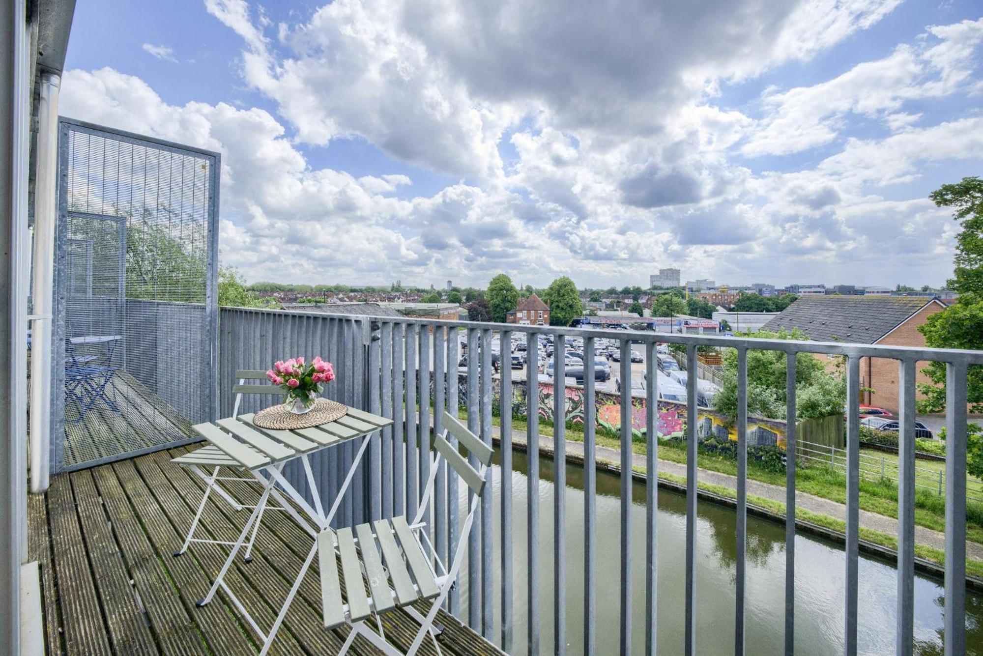 Coventry Large 4-Bed Townhouse By Empower Homes 외부 사진